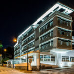 illuminazione esterno edificio residenziale