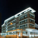 illuminazione esterno edificio residenziale