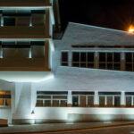 illuminazione esterno edificio residenziale