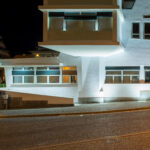 illuminazione esterno edificio residenziale