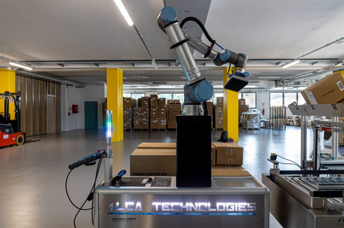 implementazione cobot per logistica