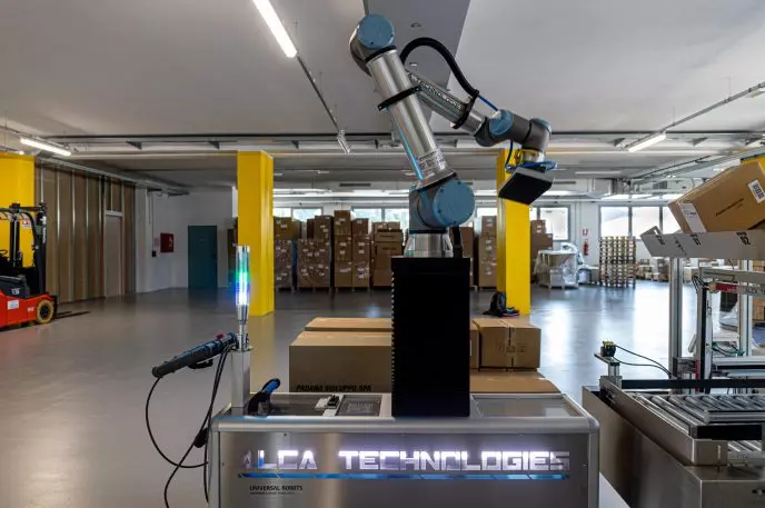 implementazione cobot per logistica